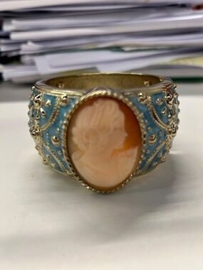 large Amedeo cuff